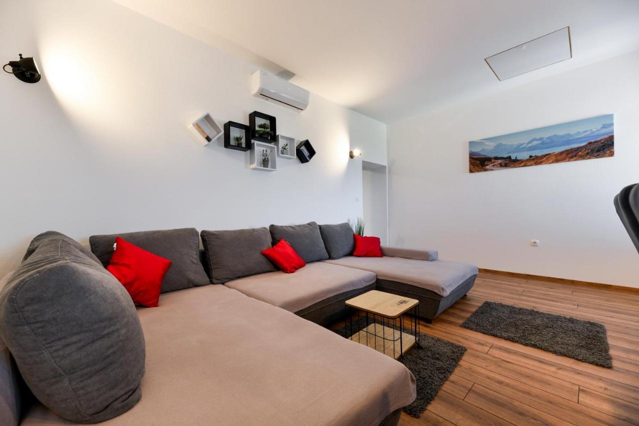 Holiday Home Skevini Dvori Starigrad Paklenica Exterior photo